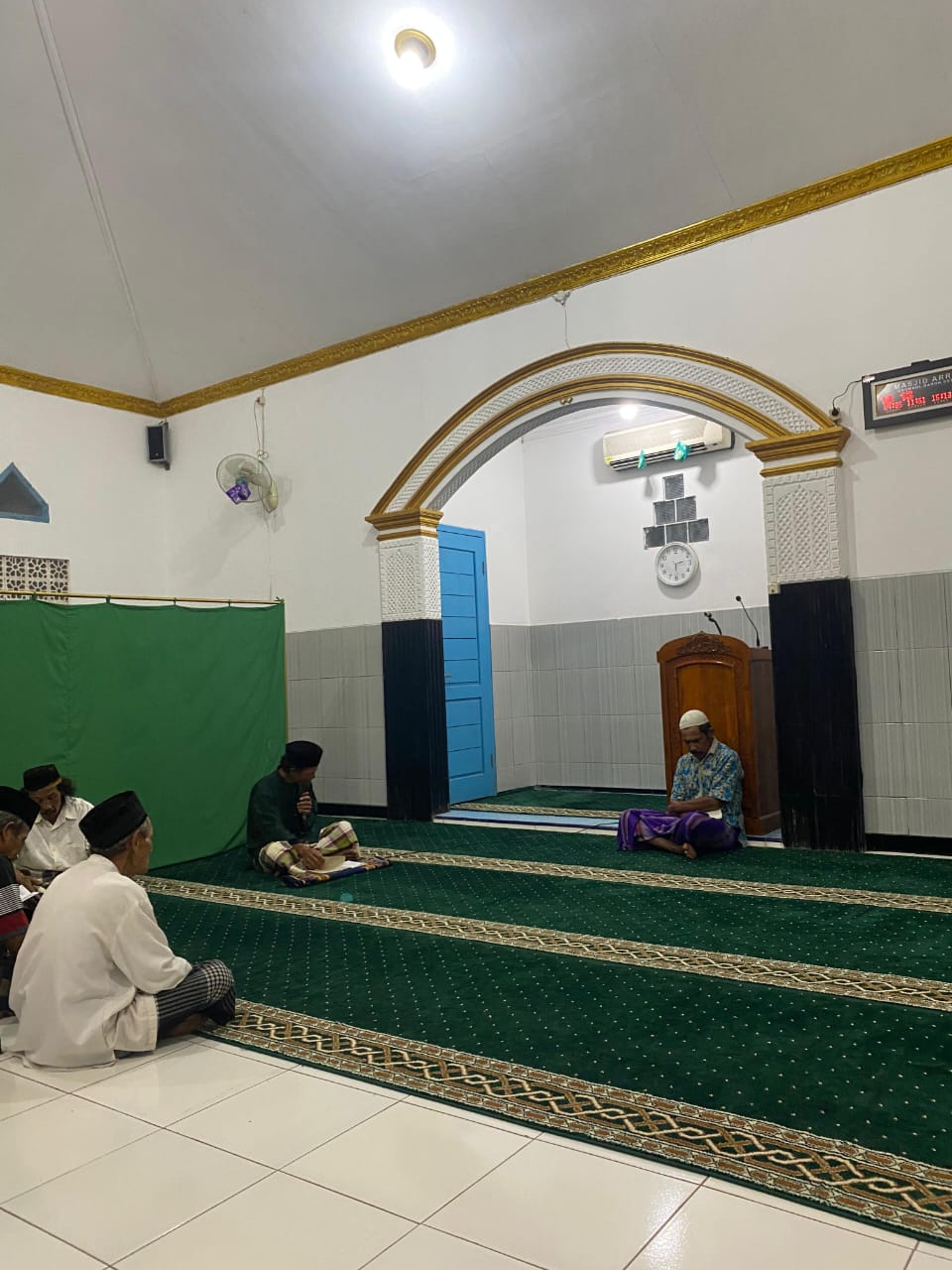 Yasinan bersama Bapak-Bapak di Masjid Ar-Rohman