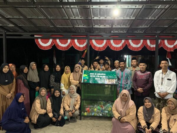 KKN 21 UNUGHA Luncurkan Program “Sedekah Sampah” di Desa Cikakak